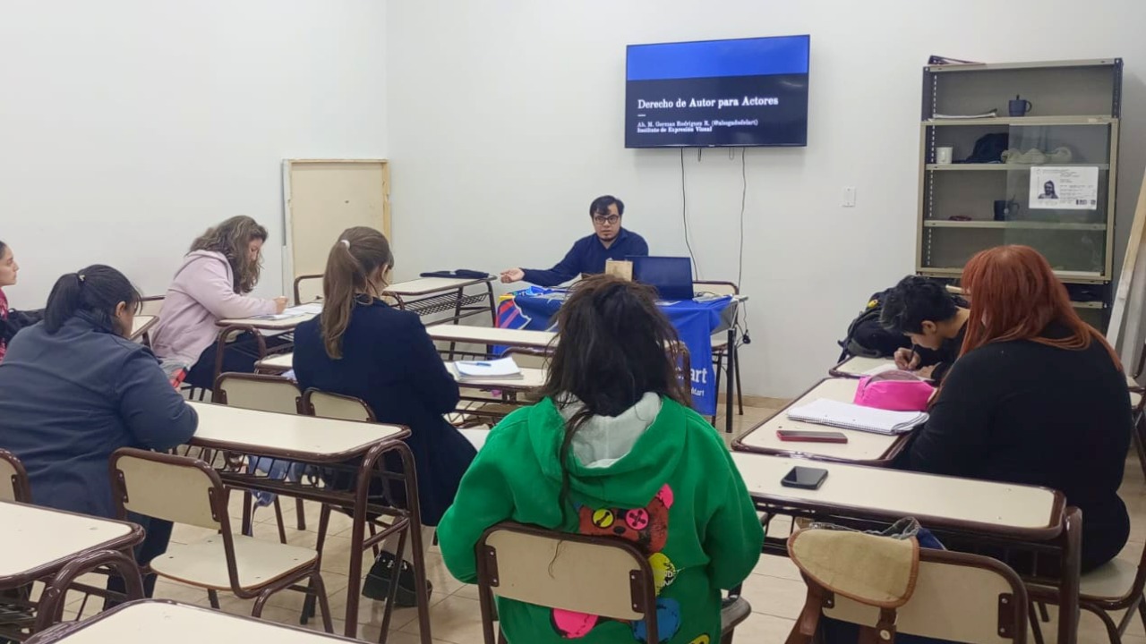 Cuando cierra el telón, ¿de quién es el teatro? 